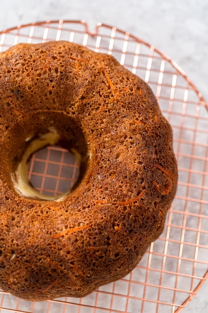 Ciambellone alle carote con glassa al formaggio cremoso