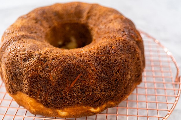 Ciambellone alle carote con glassa al formaggio cremoso