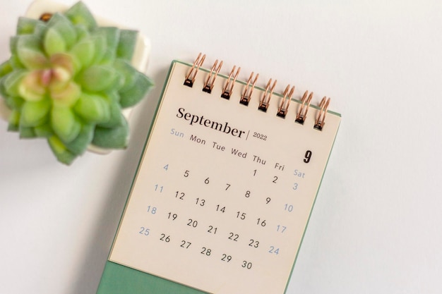 Ciao settembreIl calendario di settembre 2022 è sul tavolo