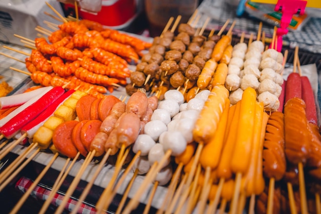 Cibi fritti in vendita nel mercato di strada