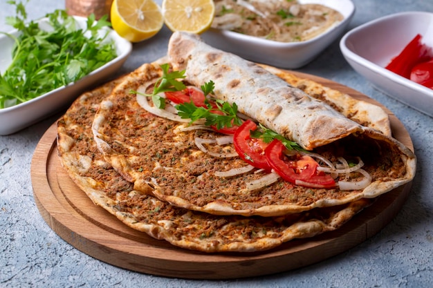 Cibi turchi; Pizza turca - Lahmacun