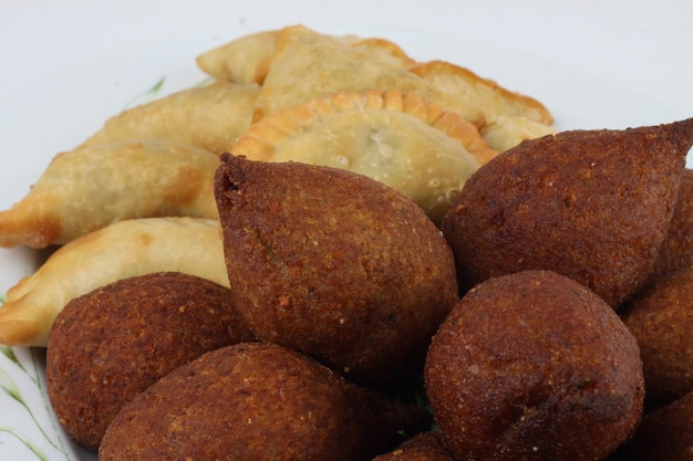 Cibo arabo Falafel kepeh kebab humus purè di patate Riso Kapsa