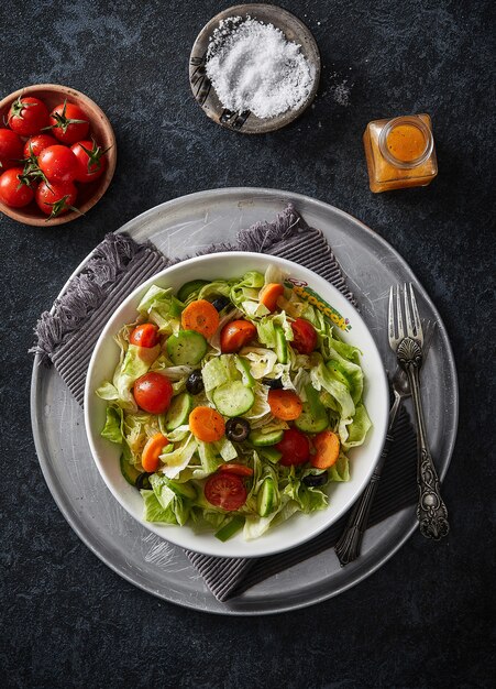 cibo delizioso su sfondo nero