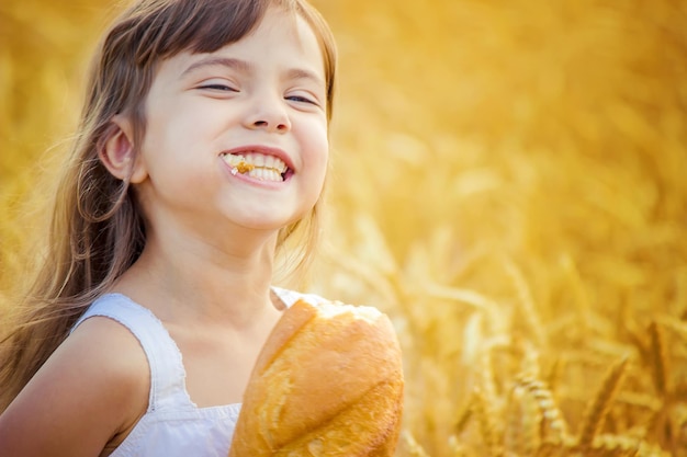 Cibo e bevande a fuoco selettivo per bambini e pane