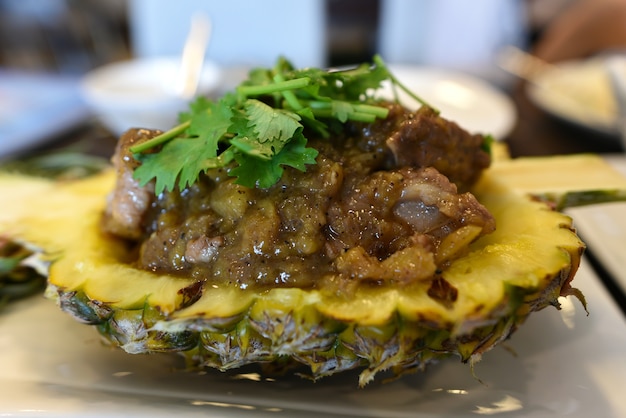 Cibo, filetto di maiale in ananas.