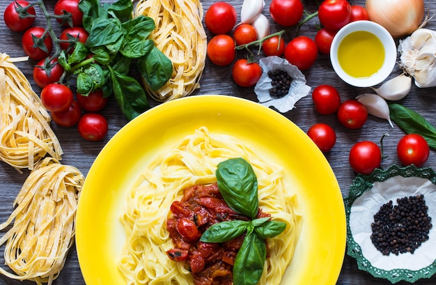 Cibo italiano cucina ingredienti per pasta al pomodoro