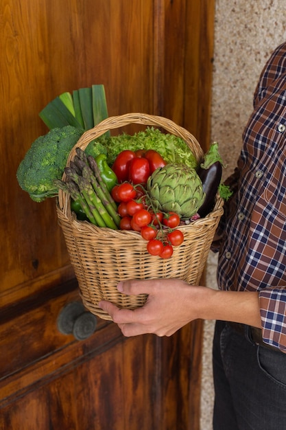 Cibo locale prodotti biologici consegna di verdure agricoltore