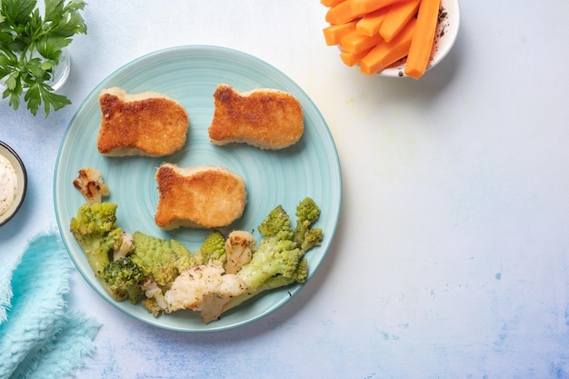 Cibo per bambini pepite a forma di pesce con verdure