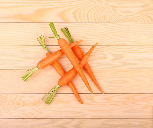 Cibo sano - carote e succo di carote.vista dall'alto