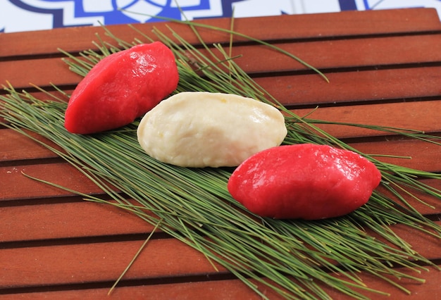 Cibo tradizionale per il giorno di Chuseok, torta di riso a forma di mezza luna coreana o Songpyeon. A base di farina di riso coreano con semi di sesamo o noci tritate, miele o pasta di fagioli rossi