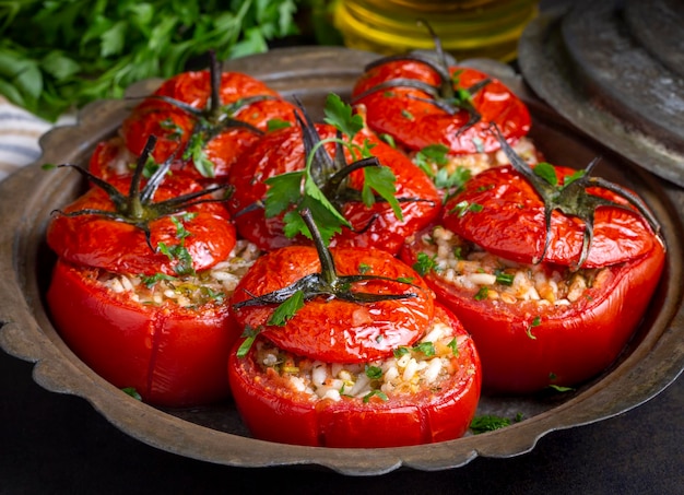 Cibo tradizionale turco Pomodori ripieni con olio d'oliva ripieni di riso Nome turco domates dolmasi