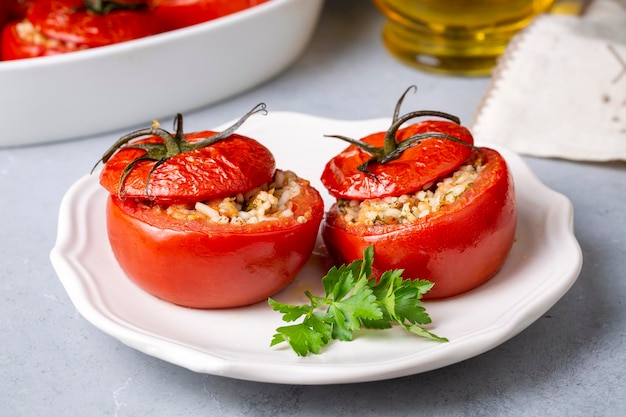 Cibo tradizionale turco; Pomodori ripieni di olio d'oliva ripieni di riso. nome turco; domati dolmasi