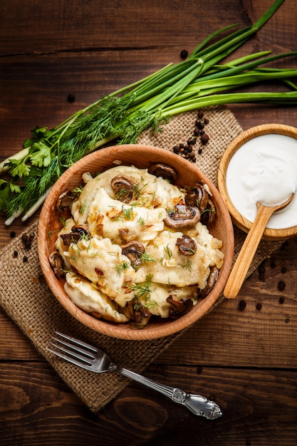 Cibo ucraino tradizionale - gnocchi varenik