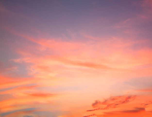 Cielo al tramonto arancione