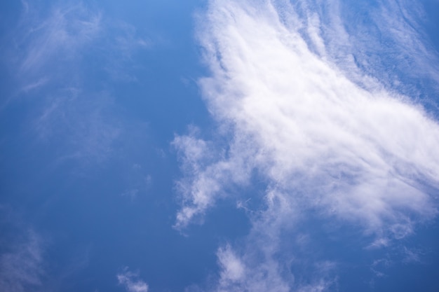 Cielo azzurro con nuvole