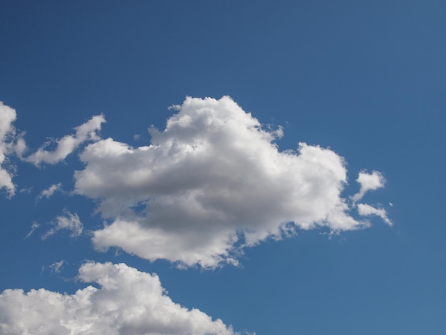 Cielo azzurro con nuvole