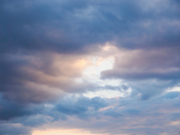 Cielo azzurro con nuvole