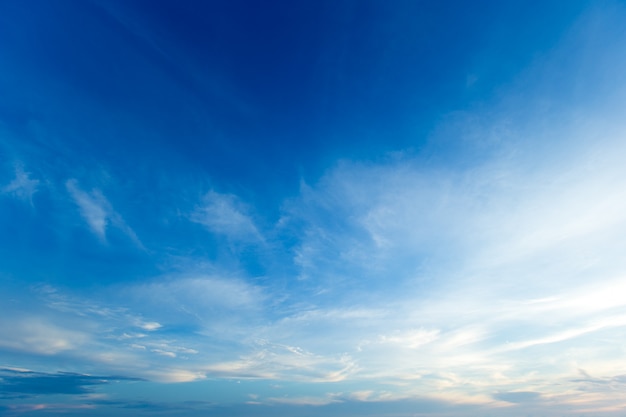 Cielo azzurro con nuvole