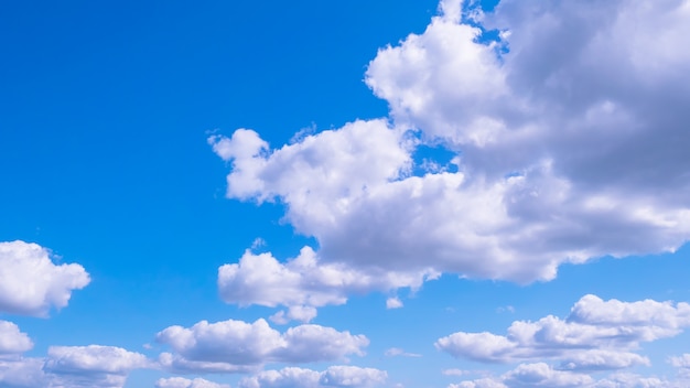 Cielo azzurro d'estate