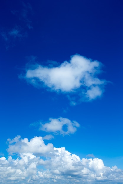 Cielo blu con nuvole closeup