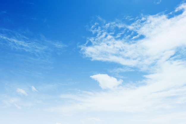 Cielo blu con nuvole trama di sfondo