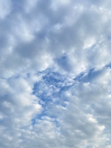 Cielo blu con sfondo cloudscape