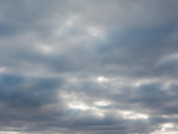 Cielo blu con sfondo di nuvole