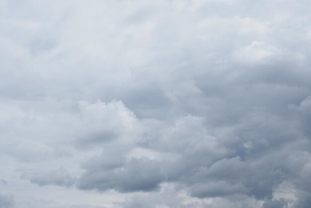 Cielo blu con sfondo nuvole