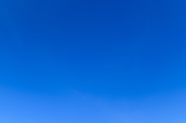 Cielo blu in un giorno d'estate