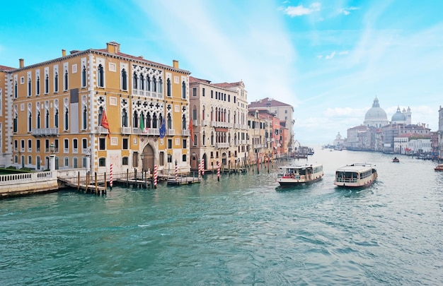 Cielo blu sopra il Canal Grande di Venezia Italia