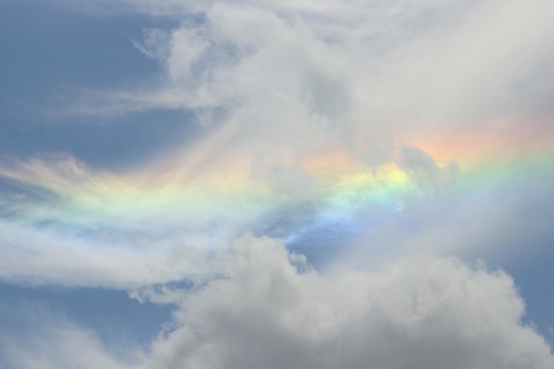 Cielo con l'arcobaleno