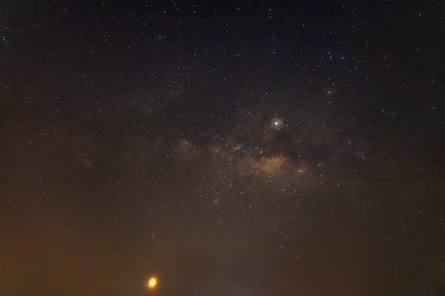 Cielo del fondo della Via Lattea alla notte