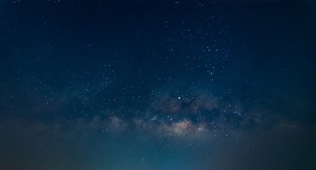 Cielo del fondo della Via Lattea alla notte