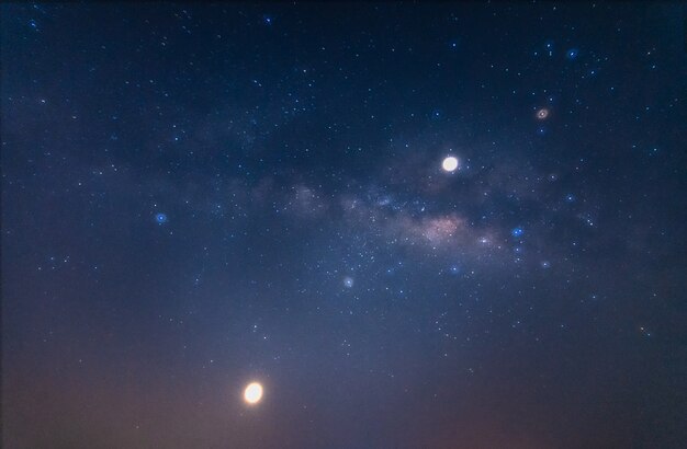 Cielo del fondo della Via Lattea alla notte