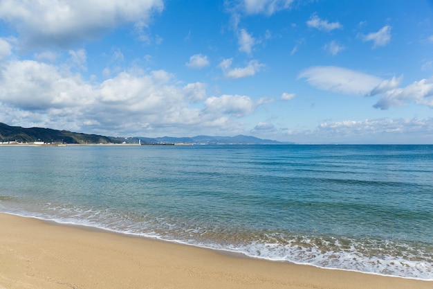 cielo di sabbia del mare e giorno d&#39;estate