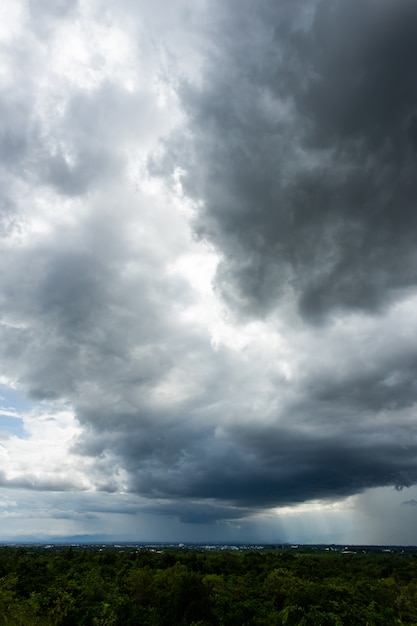 Cielo di temporale. Nuvole di pioggia