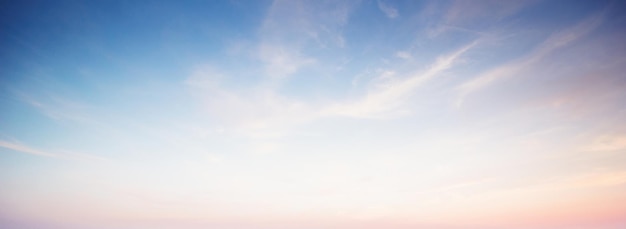 Cielo e nuvole panorama estivo