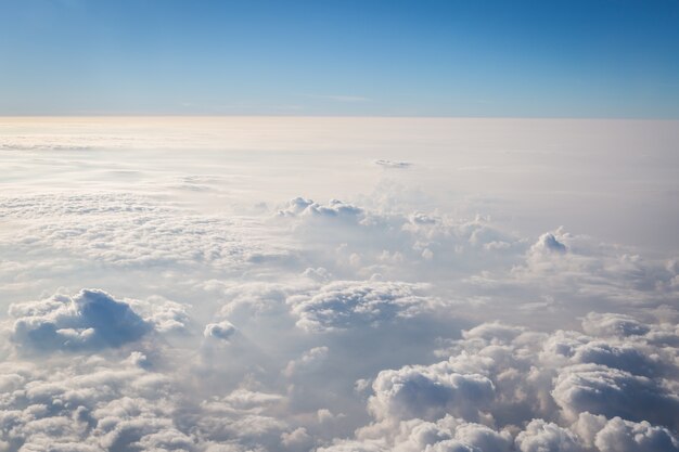 cielo e nuvole sullo sfondo