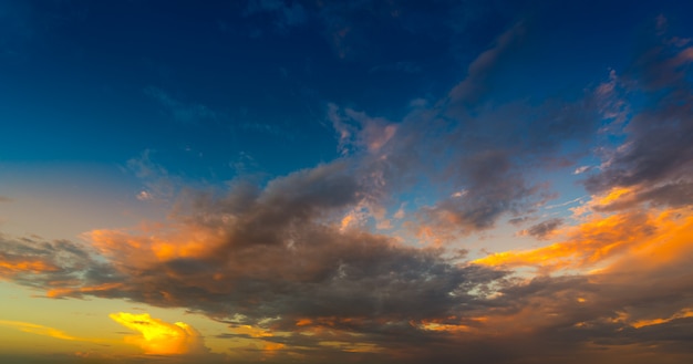 Cielo in tempo tramonto