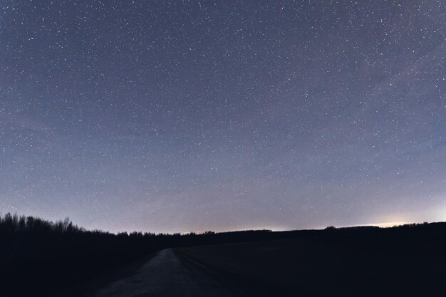 Cielo notturno blu scuro con molte stelle. Sfondo cosmo Milkyway costellazioni Eridanus, Cetus, Pesci, Pegasus