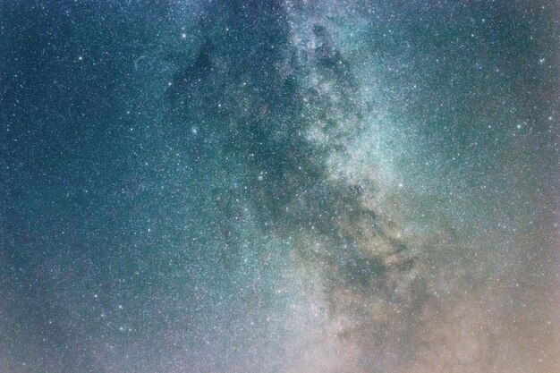 Cielo notturno con stelle lucenti Via Lattea