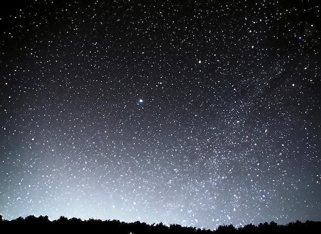 Cielo notturno con stelle scintillanti su uno sfondo nero