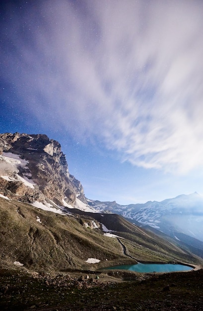 Cielo notturno nebbioso sul Cervino Monte Cervino