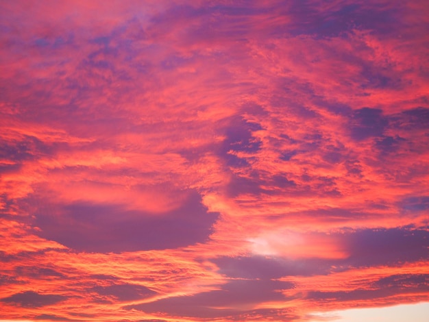 Cielo rosso al tramonto