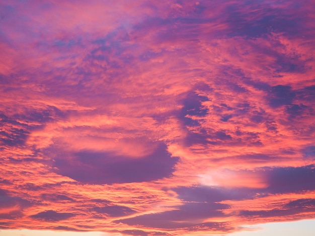 Cielo rosso al tramonto