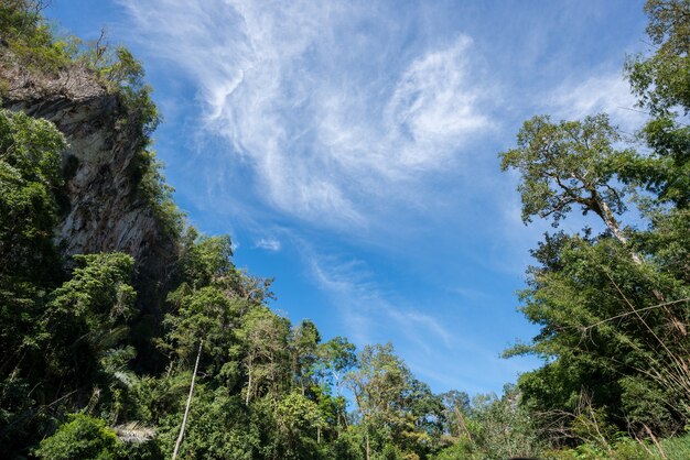 cielo sereno sulla montagna