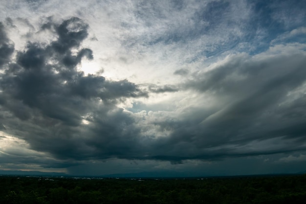 cielo tempestoso nuvole di pioggia