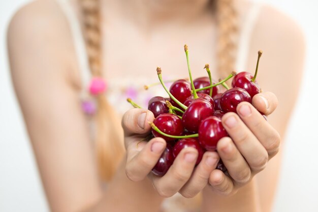 Ciliegia rossa matura e succosa