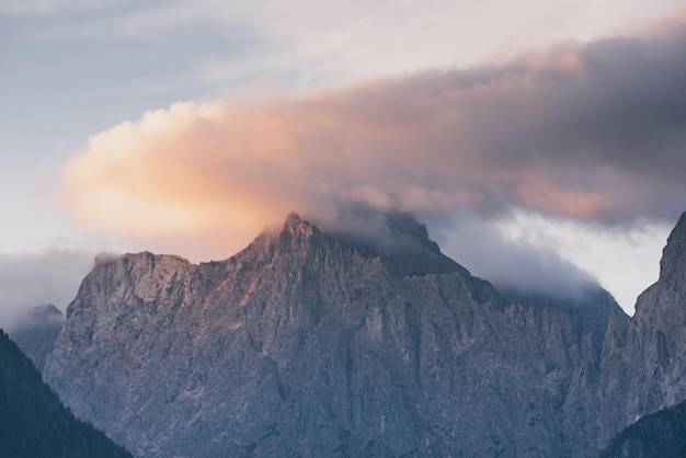 Cima del Triglav all'alba