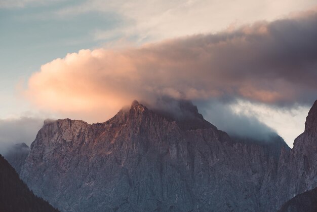 Cima del Triglav all'alba